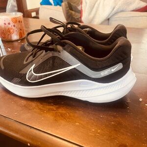 Nike Men's Black and White Athletic Shoes